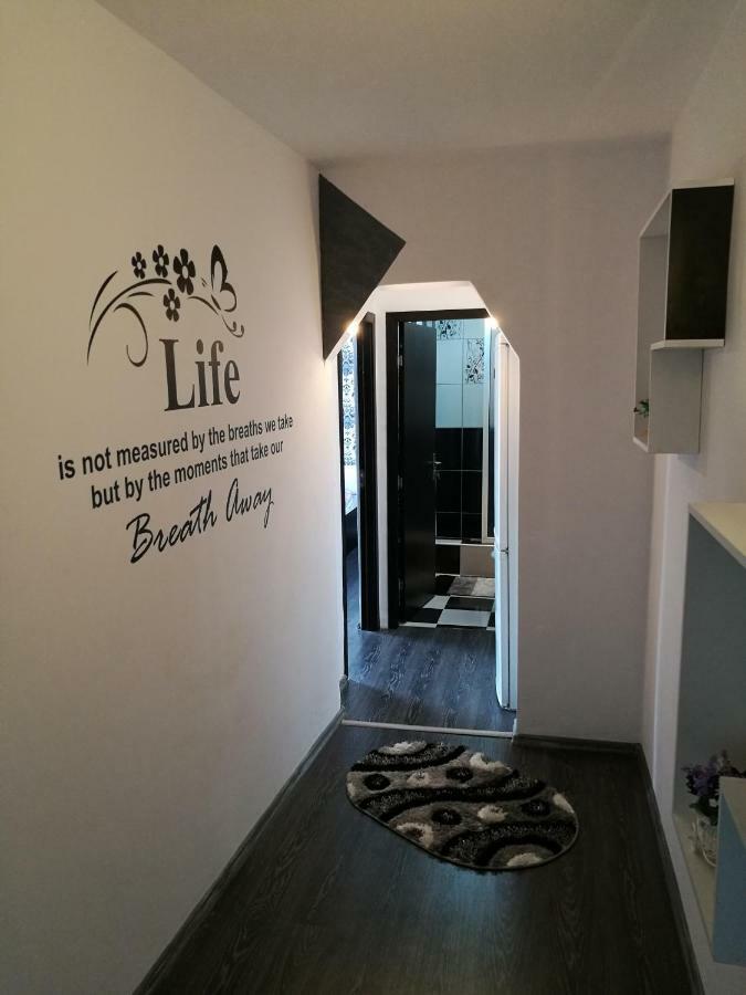 White Black Rooms Hunedoara Exteriör bild